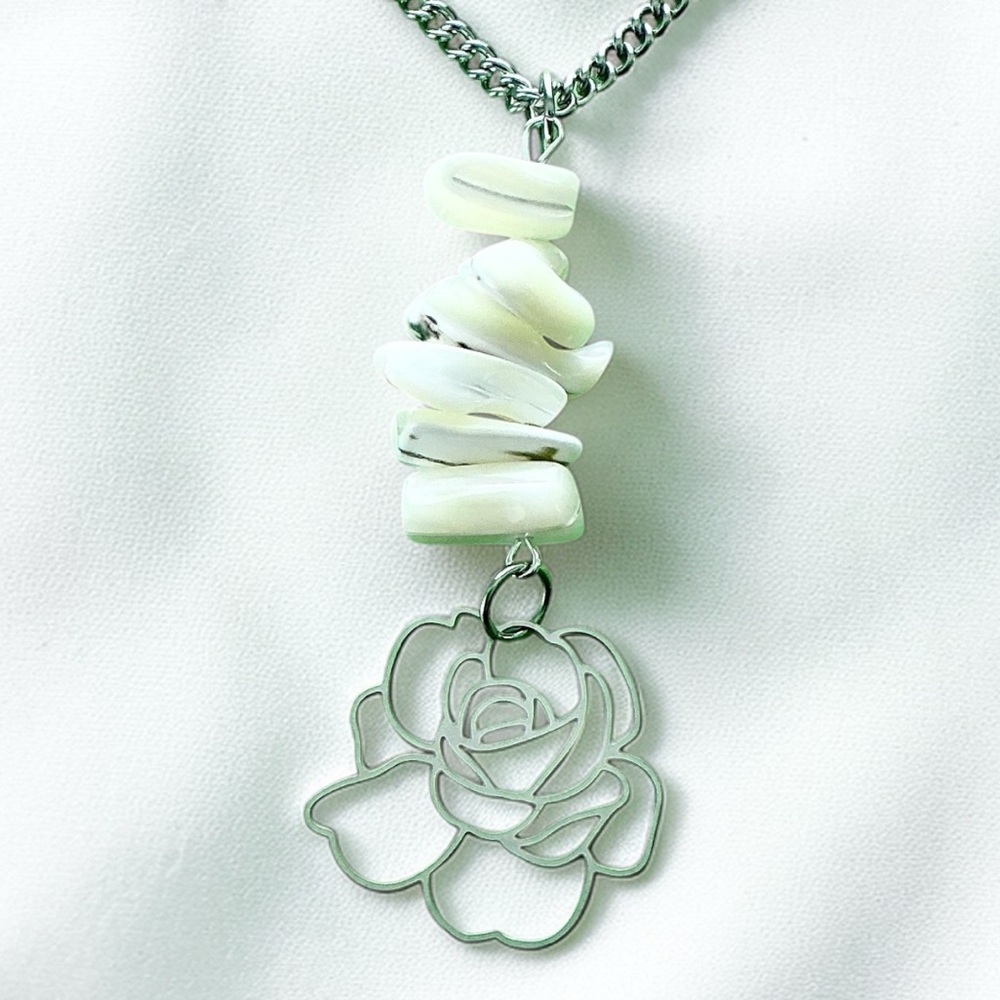 🆕 Rose and Large White Gemstones Pendant Necklace-Stainless Steel